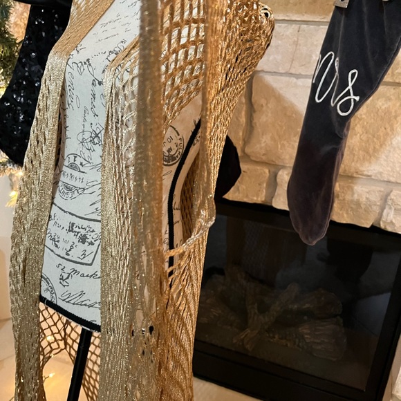 Ellie and Kate poncho can use as a cover up this summer one size - runs big. - Picture 5 of 13